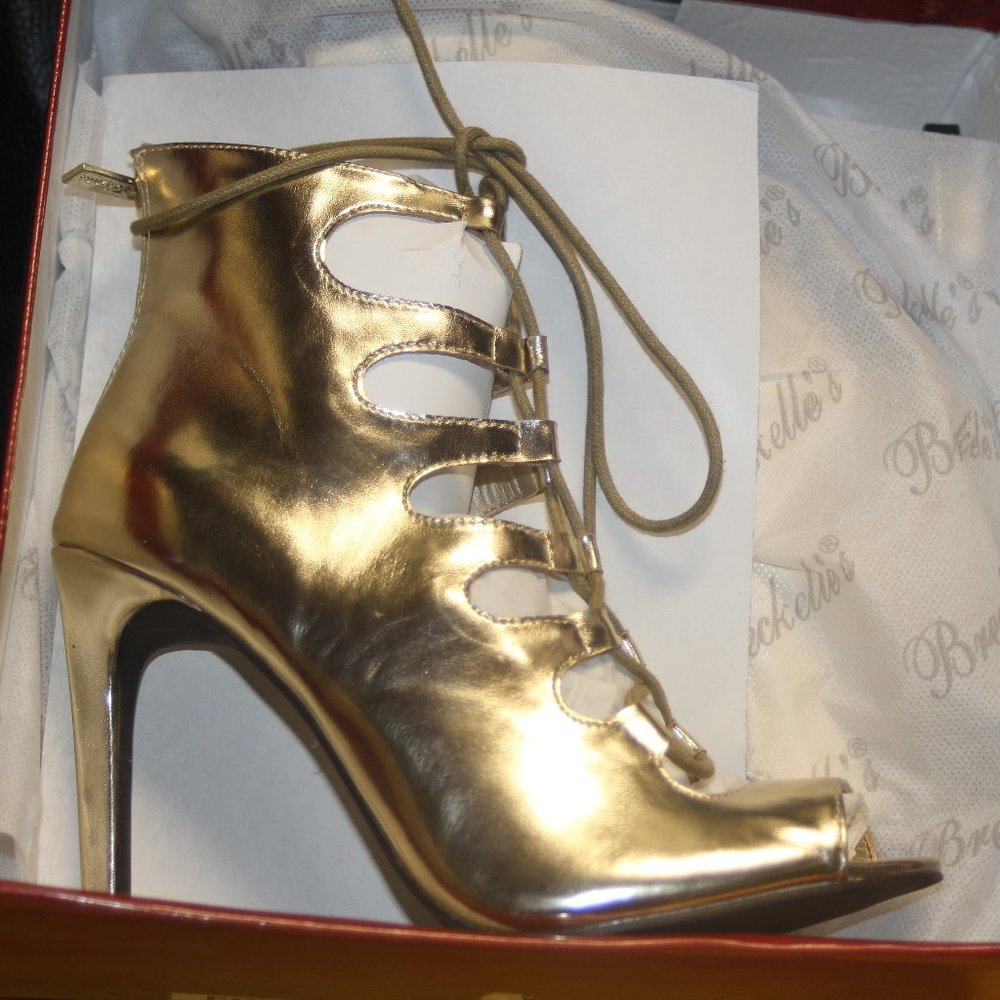 NWT SZ 7.5 METALLIC GOLD LACE UP HEELS